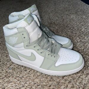 Nike Women's Sneakers - White and Light Green